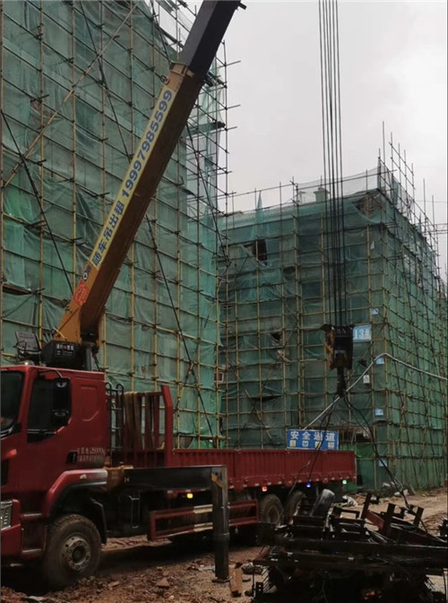 临泽县“慢工细活”—— 吊车的 “微动控制” 技术