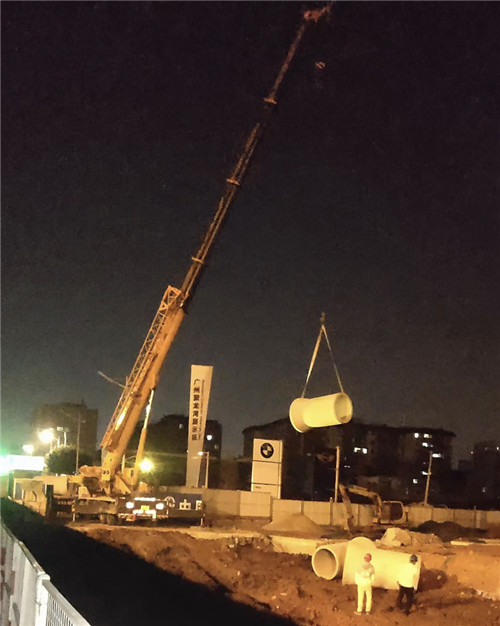 临泽县“弯臂矫正”—— 吊车的 “形变补偿” 技术