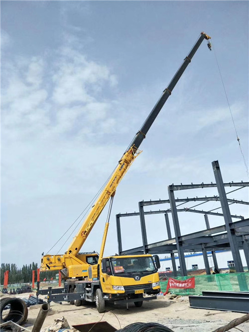 临泽县超高层建筑钢结构吊装案例